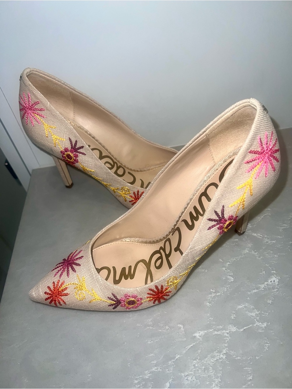 Gorgeous embroidered linen pumps from Sam Edelman-GREAT DEAL!🌟 - Picture 7 of 10